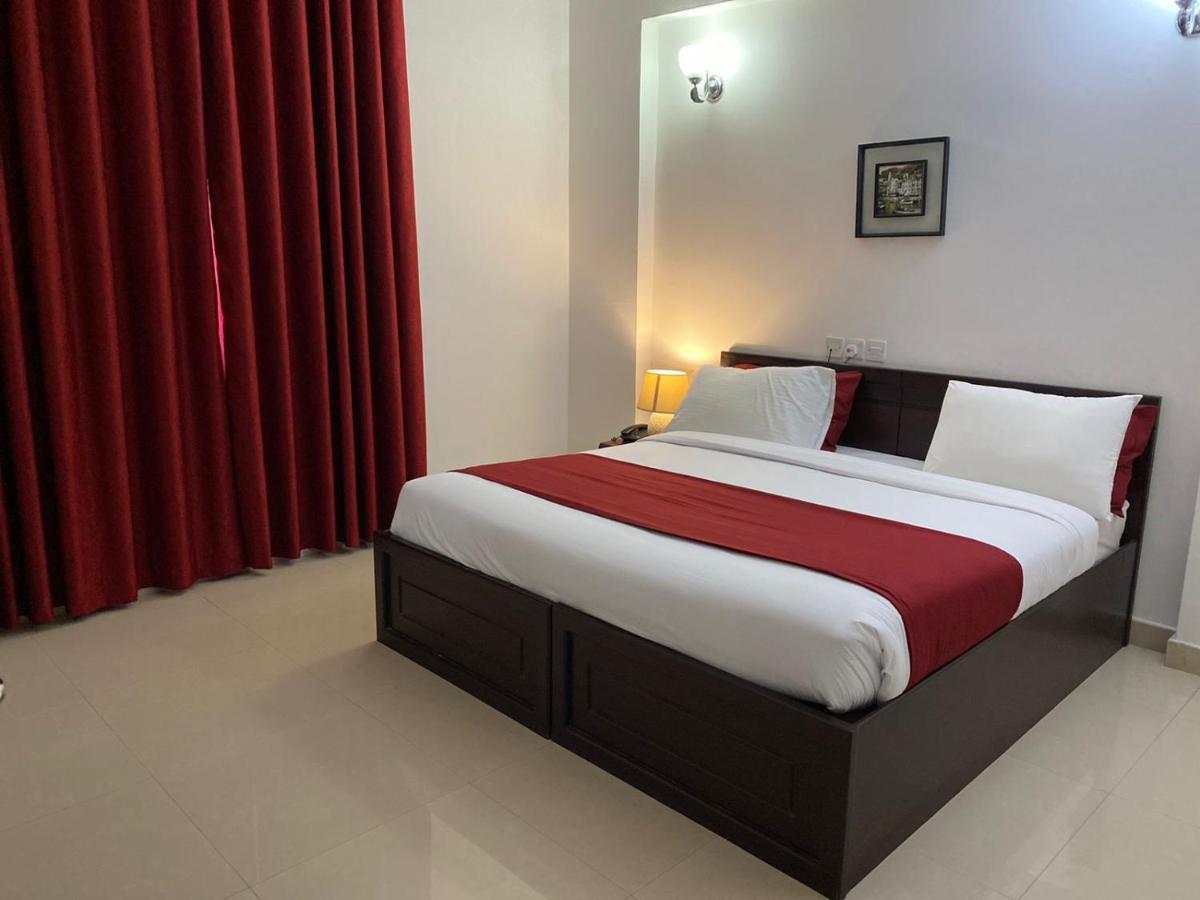 Azaiba Hotel Apartments Mascate Esterno foto